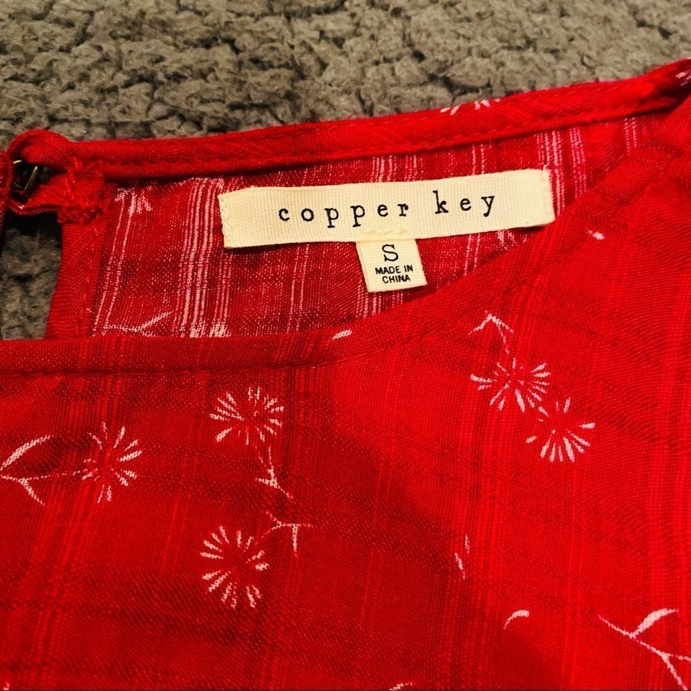 Copper Key Small Shortsleeved Top Button Back - Picture 9 of 10